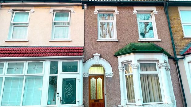 4 bedroom terraced house to rent - Photo 1