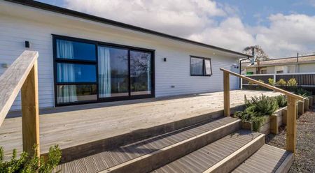 Modern 4-Bedroom Home – Available Now - Photo 3