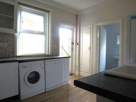 Bedroom Detached House In Ensbury, BH10 - Photo 1