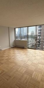 1 Bed 1 Bath Near Downtown, English Bay Sunset Beach, Stanley Park - Photo 4