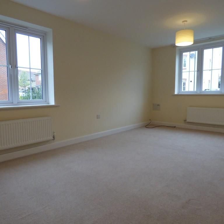3 bedroom end of terrace house to rent - Photo 1