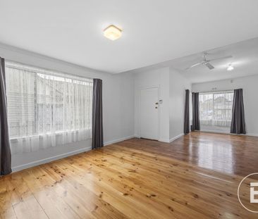 THREE BEDROOM HOUSE - Photo 4