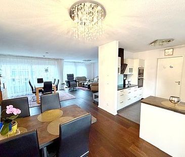 Sehr hochwertig ausgestattete 4-Zimmer-Stadtwohnung mit Aufzug, Ein... - Foto 1