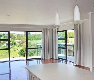Spacious country home with four ensuite bedrooms - Photo 1