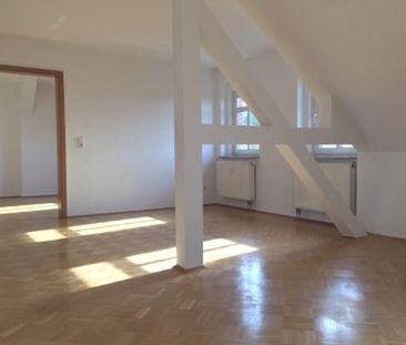 ++- traumhafter Blick über Plauen, 3 Zimmer, Parkett, Wanne ++ - Foto 1