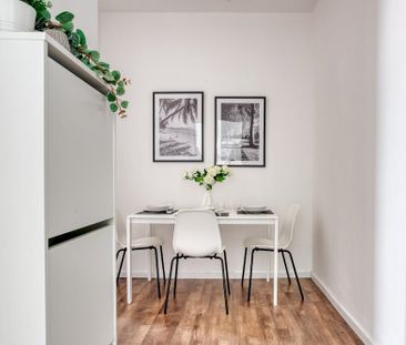 Large single room with balcony in Milan - Photo 5