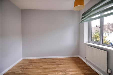 4 bedroom semi-detached house to rent - Photo 4