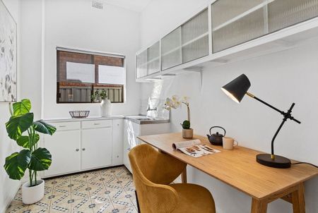 Charming Home with Private Garden Sanctuary - Photo 2