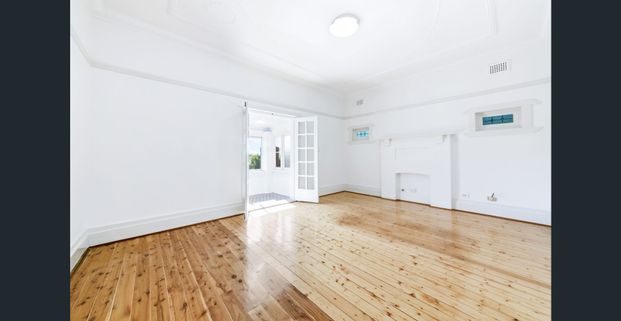 Stylish Freestanding Cottage - Photo 1