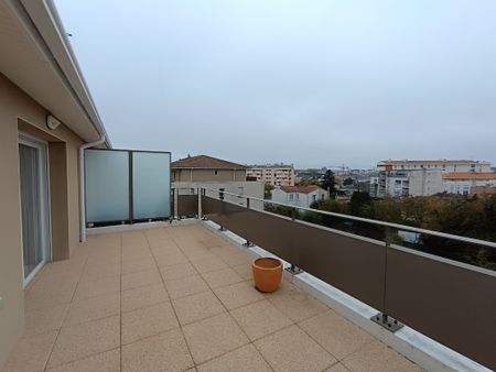 3 pièces 84.36 m² A LOUER APPT T3 - CENTRE-VILLE - Photo 3