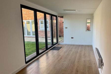 3 bedroom detached house to rent - Photo 2