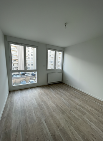 Location Appartement 3 pièces 67m² ROANNE 42300 - Photo 3