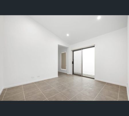 8 Retreat Place, Pallara, Qld 4110 - Photo 3