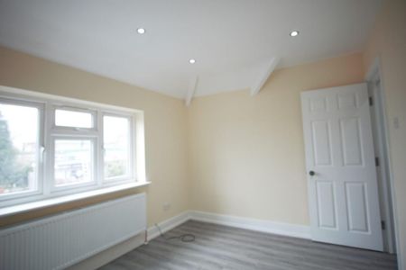 3 bedroom semi-detached house to rent - Photo 4