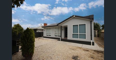 Sleek and modern design. - Photo 2