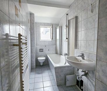 3-Raum-Wohnung in Randlage von Lößnitz im Dachgeschoss - Photo 5