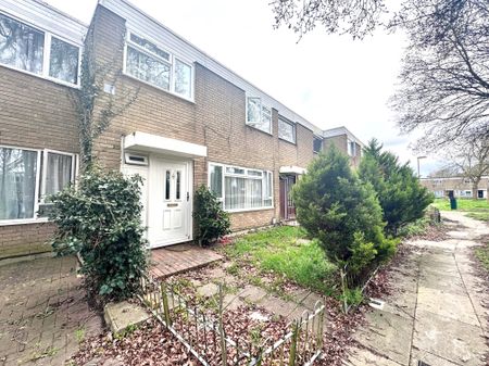 Caswell Close, Farnborough, Hampshire, GU14 - Photo 3