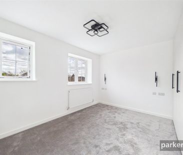 3 bedroom end of terrace house to rent - Photo 3