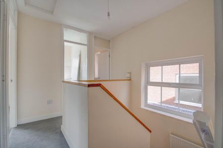 3 bedroom semi-detached house to rent - Photo 2
