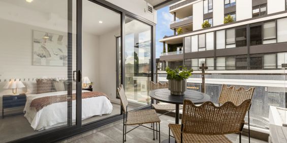Contemporary Luxury Living in the Heart of Elsternwick – Two Available! - Photo 3