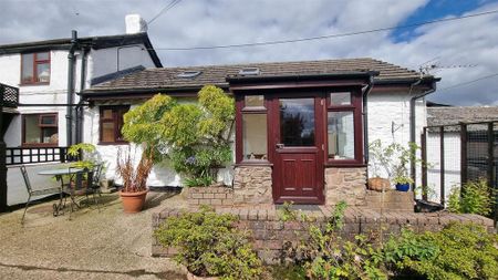 1 bedroom semi-detached bungalow to rent - Photo 2