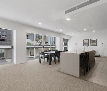 Stylish Unfurnished 2-Bedroom Apartment in the Heart of Woolloongabba - Photo 4