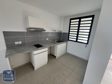 Location Appartement 3 pièces 65m² LE TAMPON 97430 - Photo 2