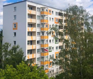 3 Zimmer Wohnung mit Loggia im 4. OG mit Aufzug - Photo 1