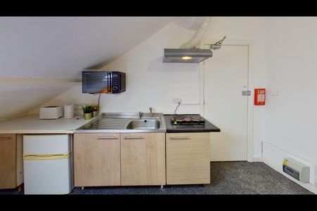 Room in a Shared House, Barrfield Road, M6 - Photo 5