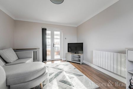 2 bedroom end of terrace house to rent - Photo 2