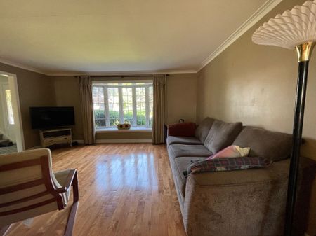 For Lease - 129 Sherwood Forest Drive, Markham, Ontario - Photo 2