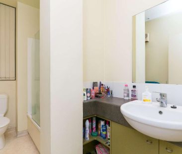 Fantastic Central Location - Photo 5