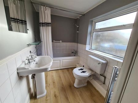 2 bedroom terraced house to rent - Photo 4