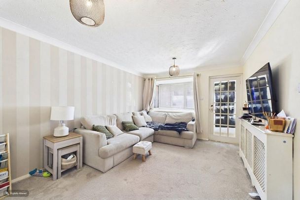3 bedroom end of terrace house to rent - Photo 1