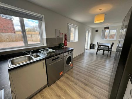Detached house to rent on - Photo 4