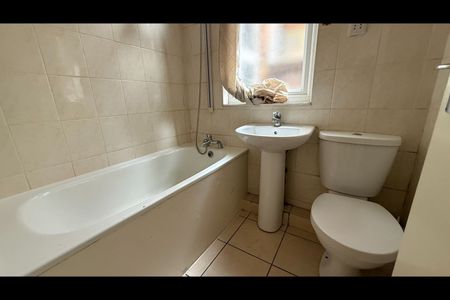 2 Bed Flat, Green Lanes, N13 - Photo 5