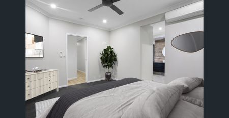 Executive home in quiet culdesac - Photo 3