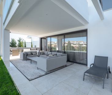 Detached Villa in Los Flamingos - Photo 2