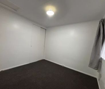Tidy 2-Bedroom Unit with Double Carport & Storage in Mt Roskill - Photo 2