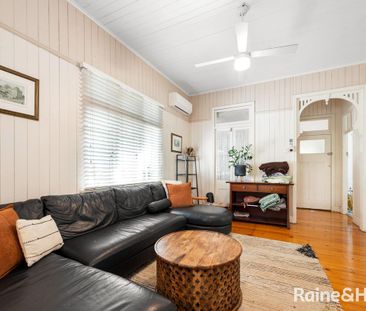 Perfect for Families - Dual Living Potential in Prime Location - Photo 3