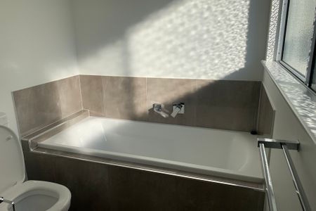 SPACIOUS FAMILY DUPLEX IN THE HEART OF BLUEWATER ESTATE - Photo 3