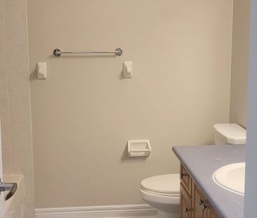 For Lease - 98 Marycroft (Upper) Court, Brampton, Ontario - Photo 4