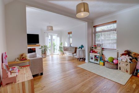 4 bedroom detached house to rent - Photo 5