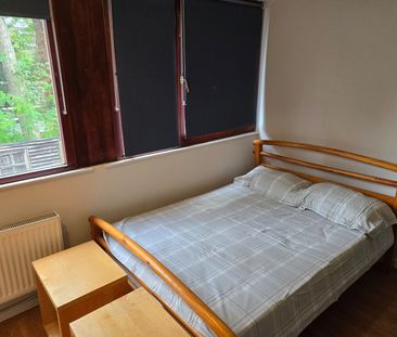 Room in a Shared House, Penrith Close, SW15 - Photo 1