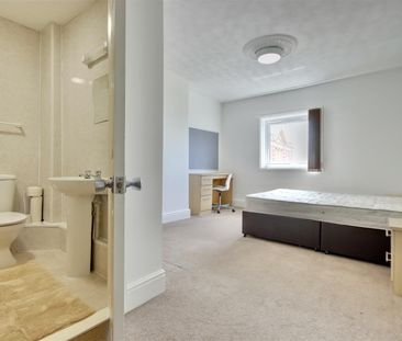 Sandringham Apartments, Osborne Road, Southsea - Photo 3