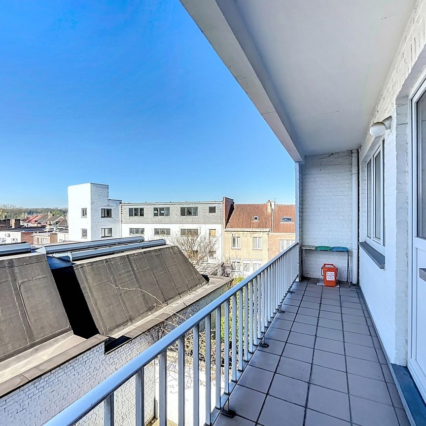 Vernieuwd appartement met 2 slaapkamers - Photo 1
