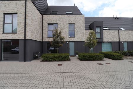 BEN-woning met 5 slaapkamers, 2 badkamers, terras met tuin, tuinberging en autostaanplaats. - Foto 4
