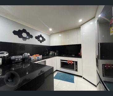 Modern Double-Storey Home in Horningsea Park – Ideal for Family Living - Photo 6