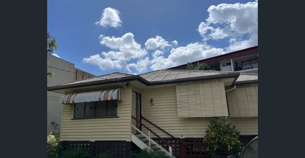 House in a prime location - Photo 1