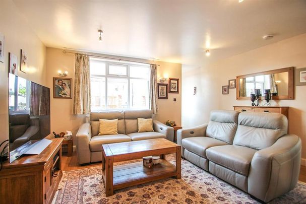 2 bedroom maisonette to rent - Photo 1